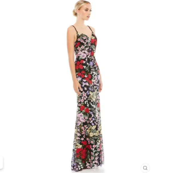 FLORAL EMBROIDERED LACE SWEETHEART GOWN Size 0 COLOR — Black Multi New With Tags